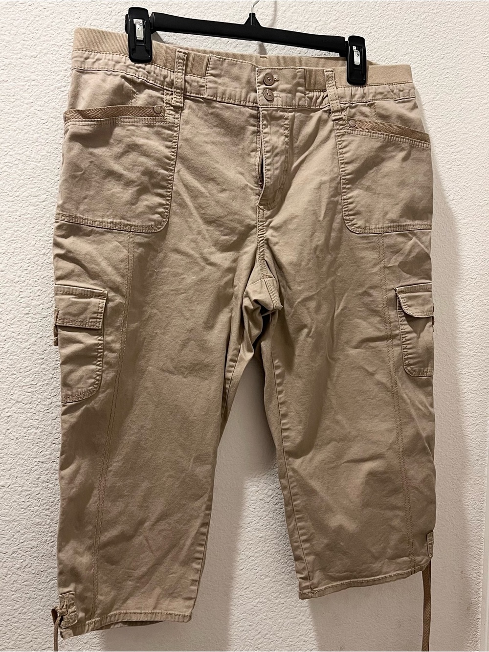 Gloria Vanderbilt Tan Cargo Capris